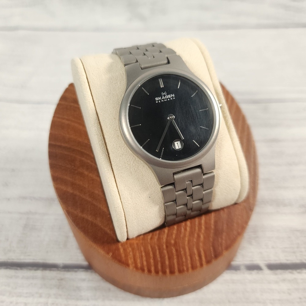 Skagen Denmark 105LTXB Ultra Slim Titanium Watch Mens Black Dial Date Grey Band